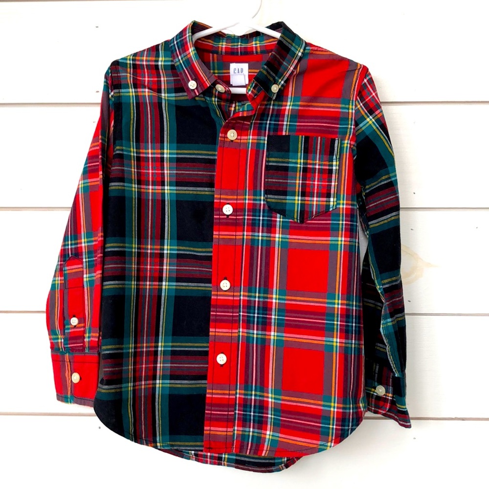 Gap long sleeved button down shirt